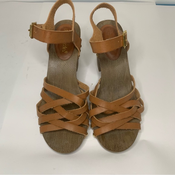 Shoe dazzle sandals size 8 - Picture 3 of 7